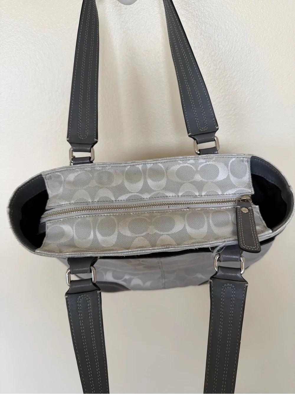 COACH Vintage Hampton Grey and Silver Shoulder Bag